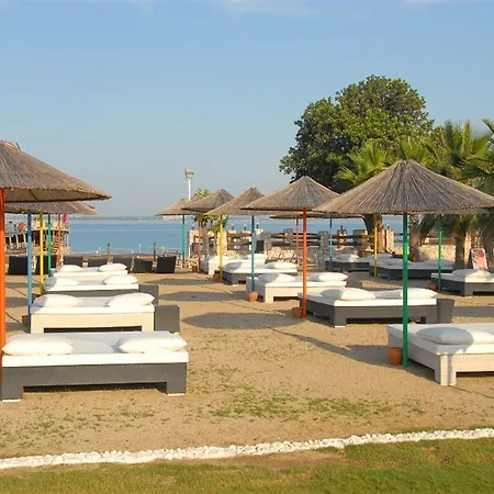 Apollonium Beach Flats And Villas فيلة *