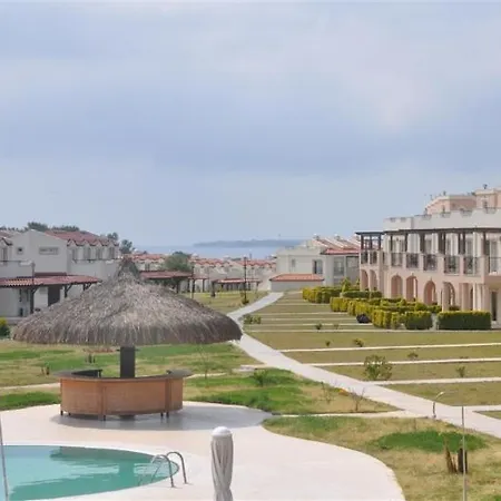 Apollonium Beach Flats And Villas فيلة *