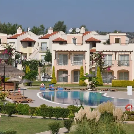 Apollonium Beach Flats And Villas *
